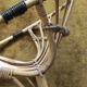 Fauteuil en rotin et scoubidou
