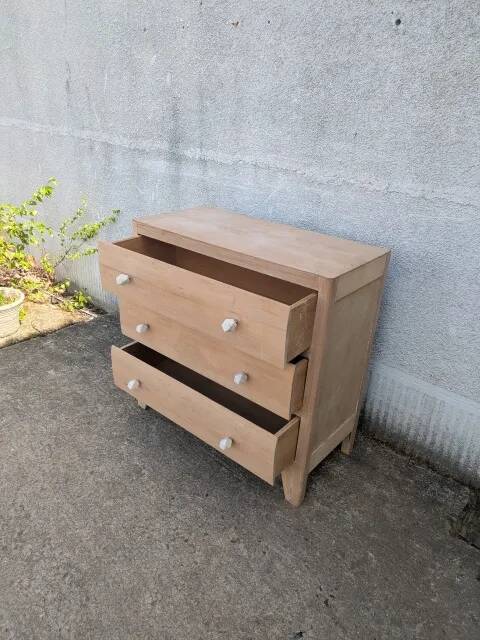 Natural wood chest of drawers