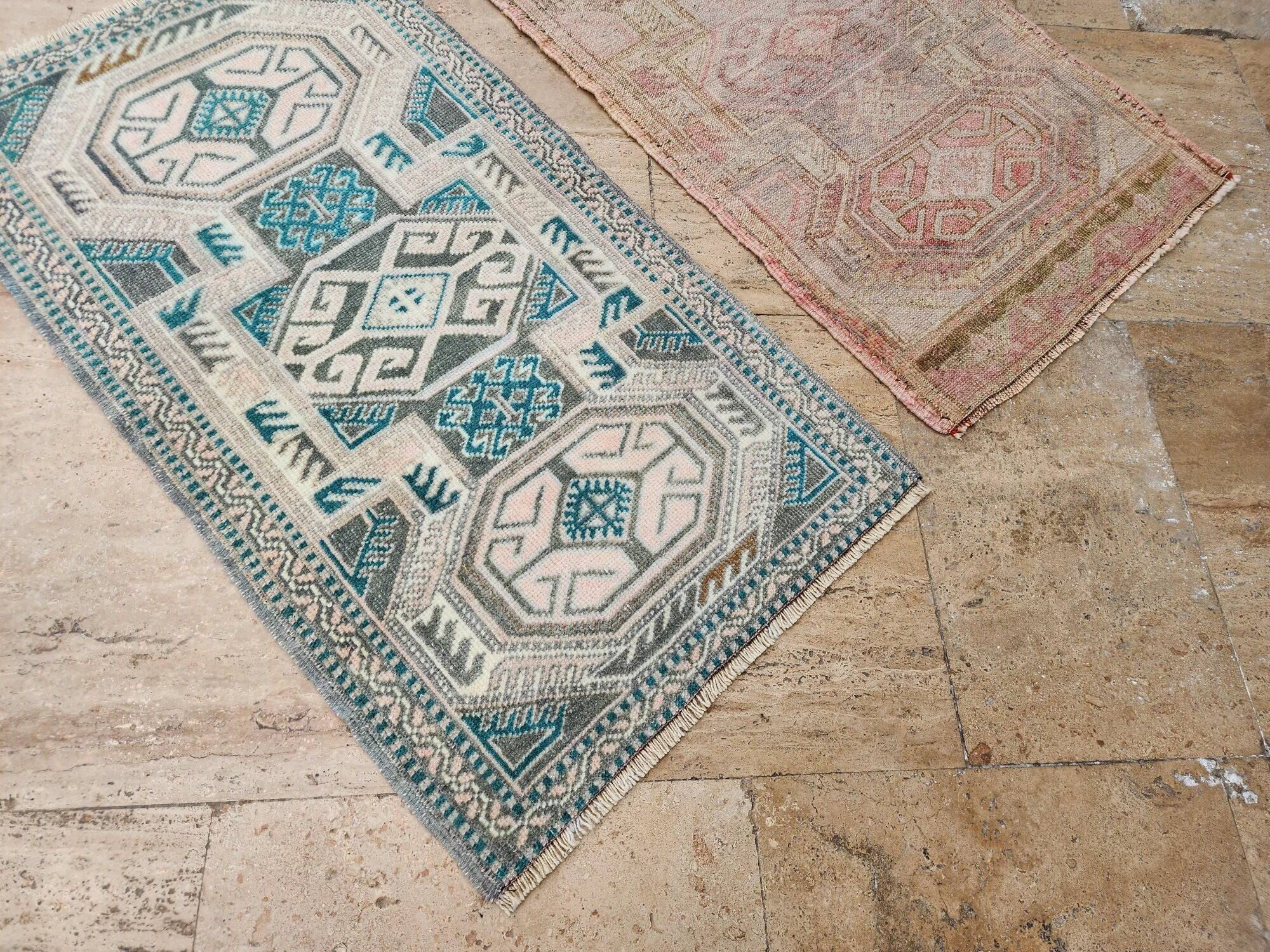 Vintage handmade Turkish rug 55x92 cm
