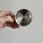 Lot de 4 tasses à café en inox avec sous-tasses