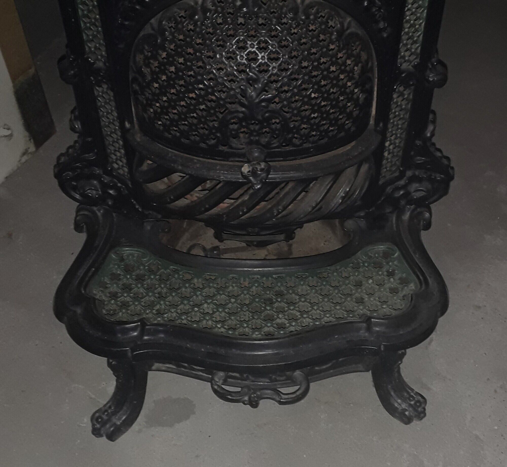 Poêle de chauffage mixte ancien 19ème siècle. Bon état à Calais