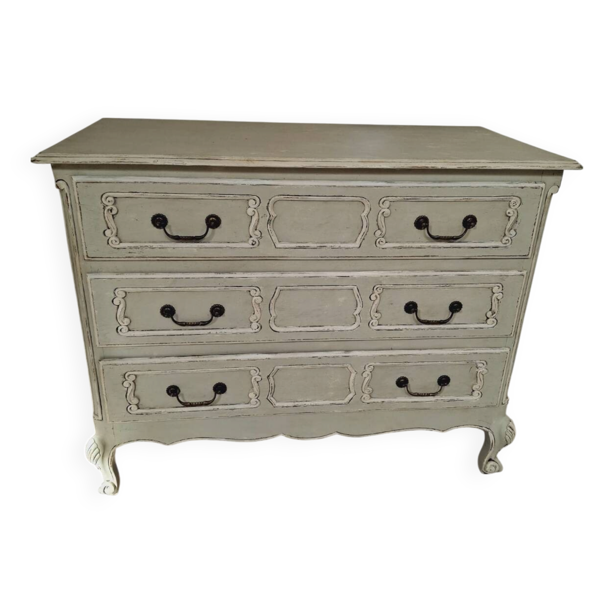 Distressed chest of drawers