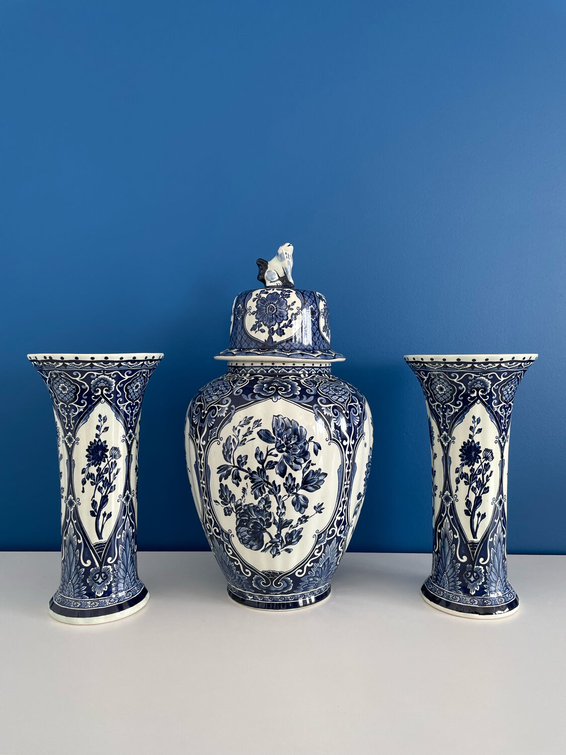 Fireplace trim vase delft made for royal sphinx by boch