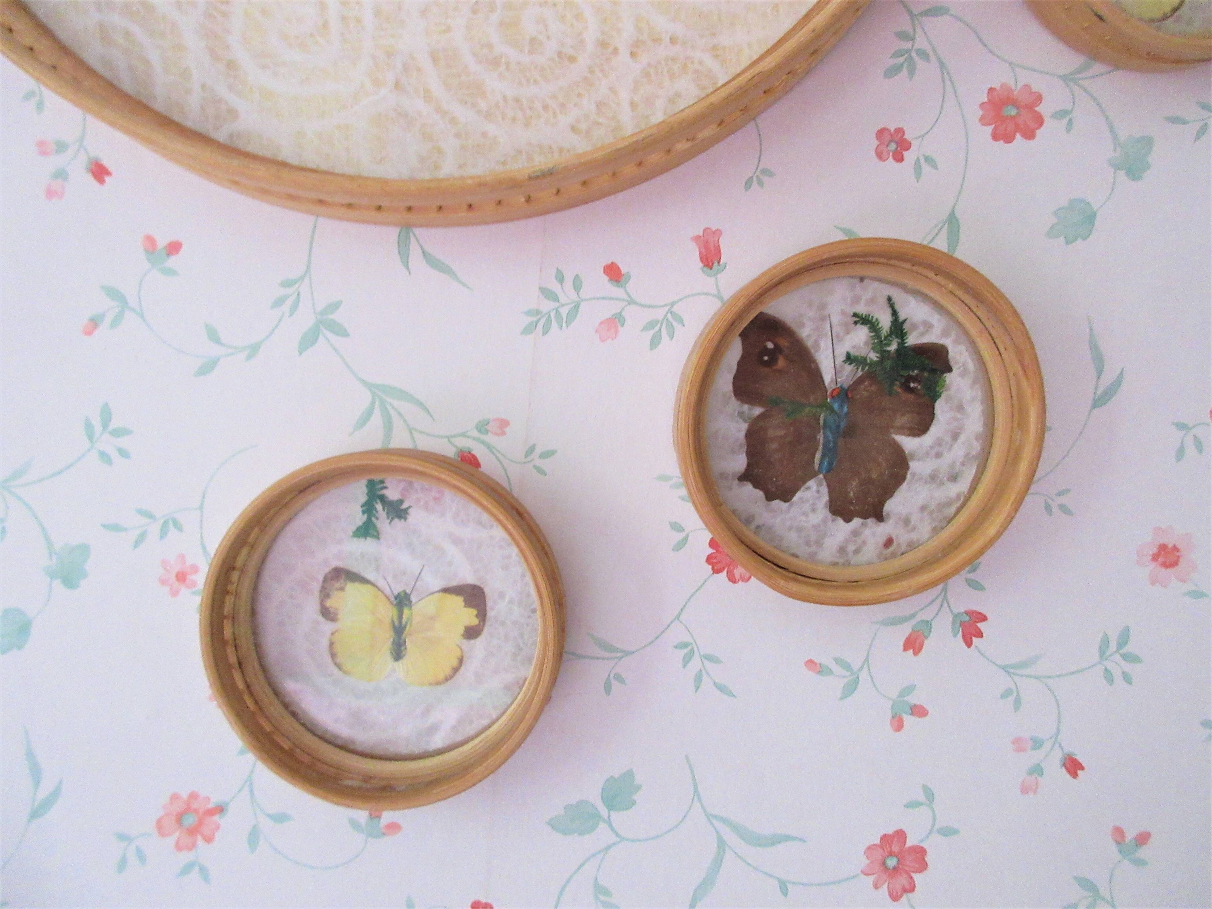 Plateau and 13 vintage butterfly and rattan coasters to be diverted into decorative elements