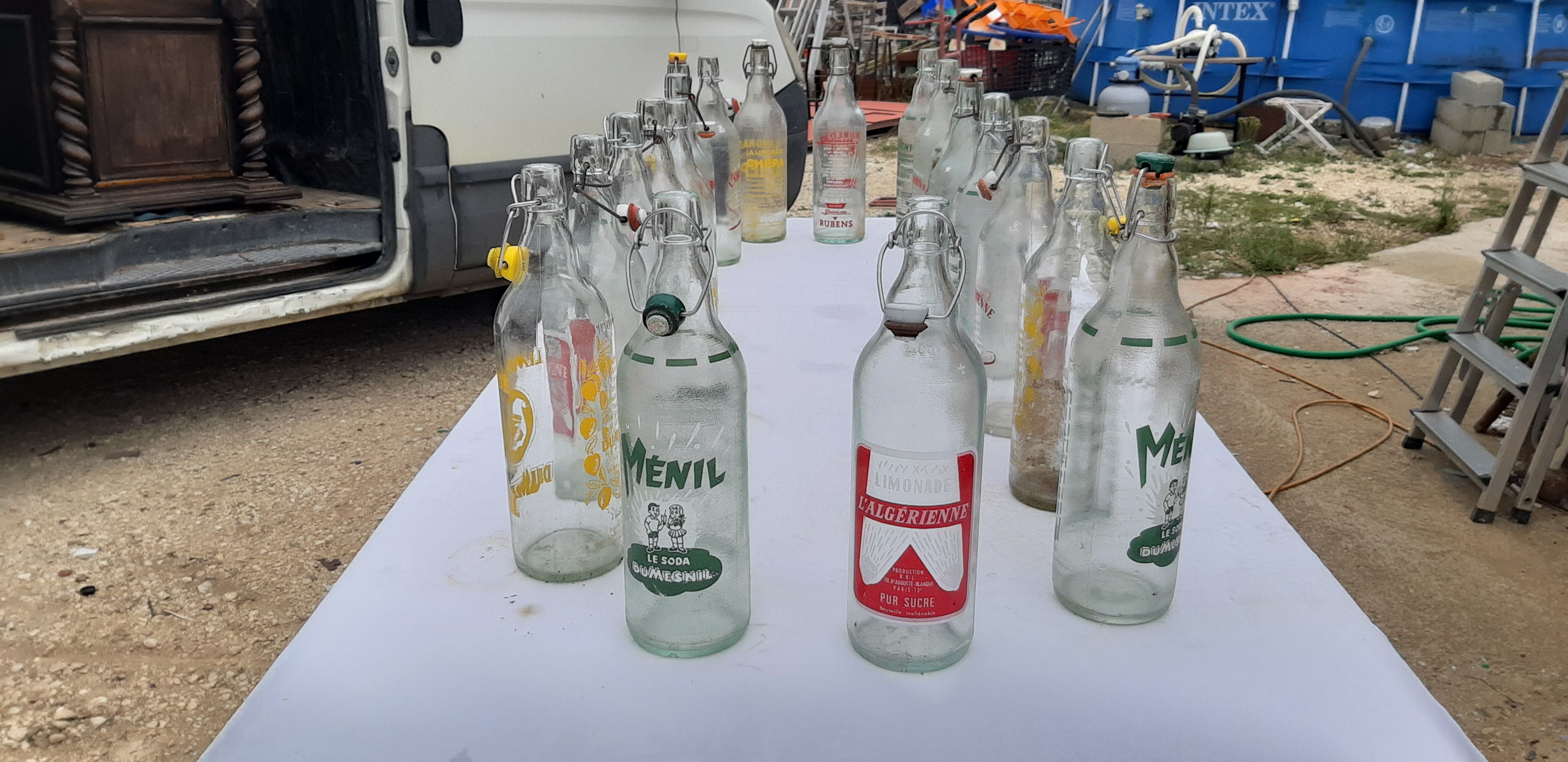 Lot de 20 bouteilles de limonades des années 50