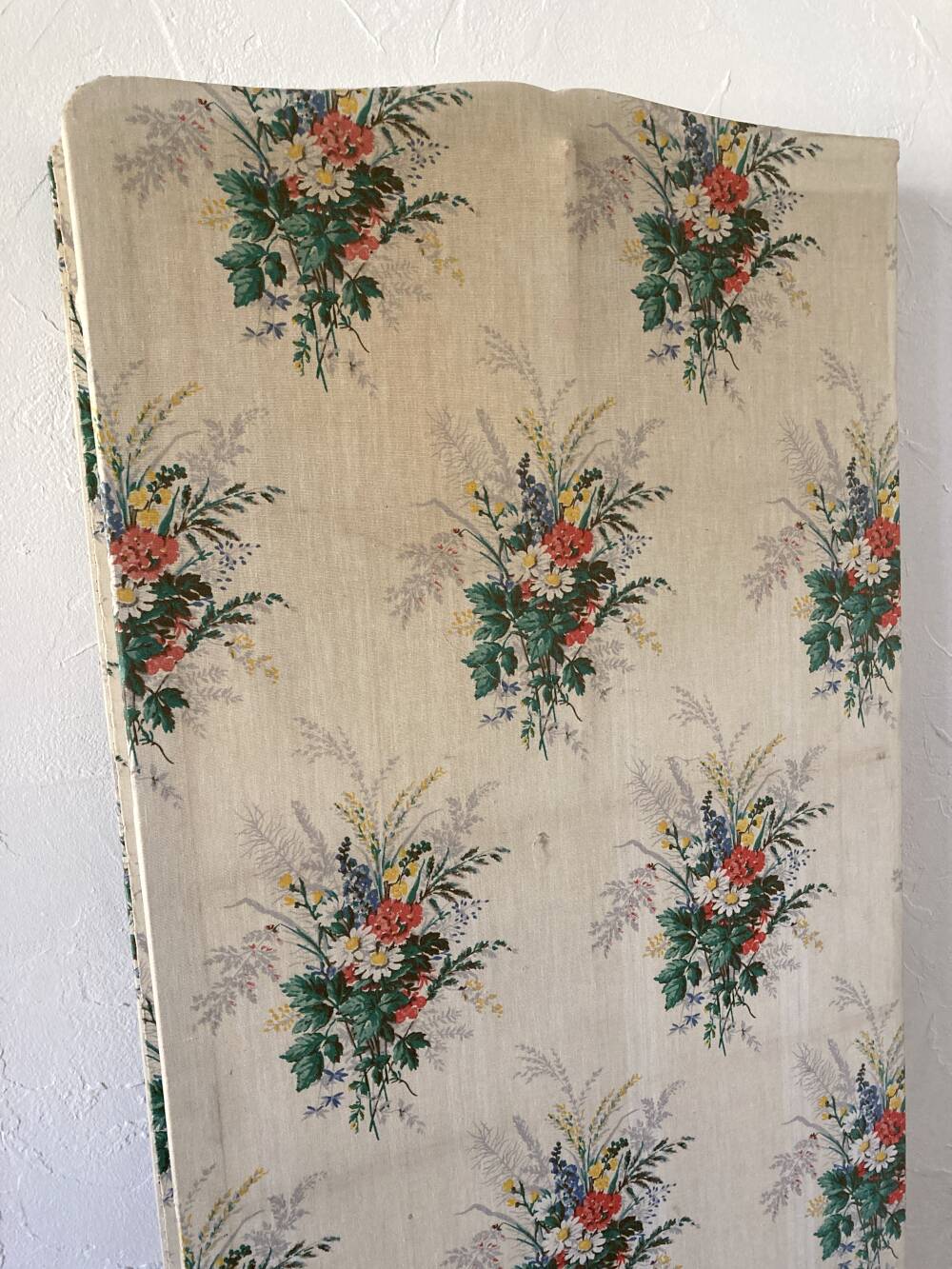 Vintage 6-panel wooden and fabric screen, 1950s-1960s.