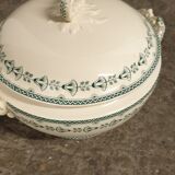 10 plates, a tureen, a fruit cup