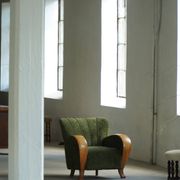 Pair of Danish Art Deco lounge chairs, in elm and green velvet, 1940s.