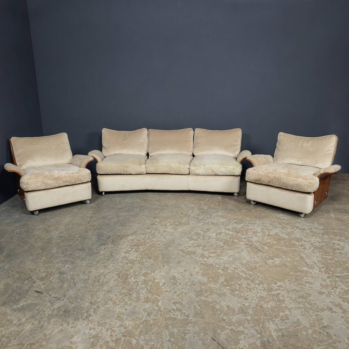 Vintage 20th century cream velvet "tulip" seating suite by km wilkins c1970