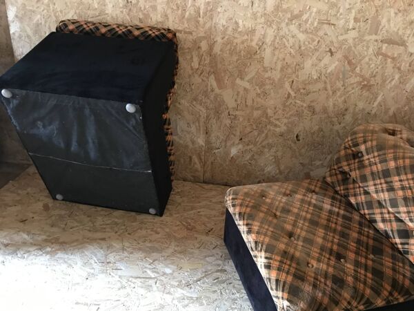 Paire de chauffeuses vintage pop 1970-1980