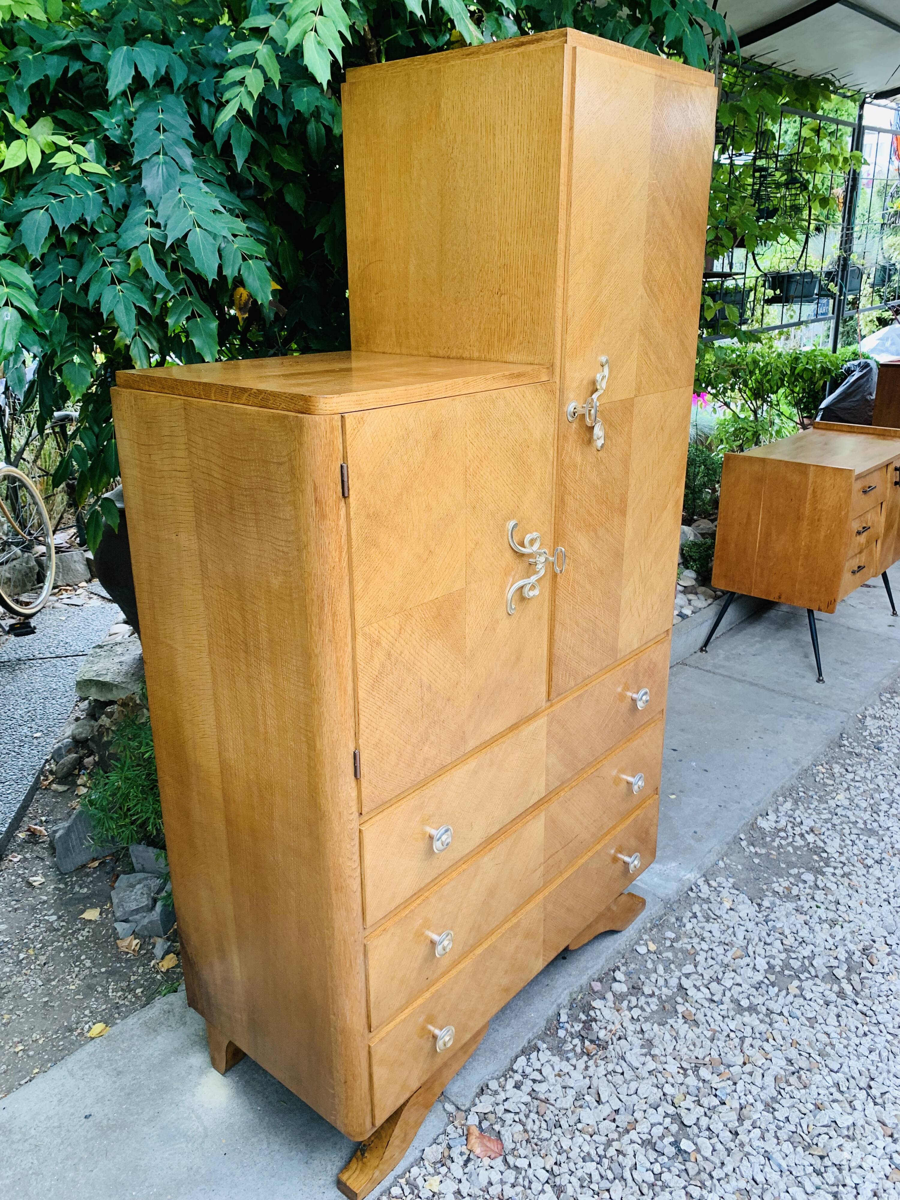 Asymmetrical cabinet 1950