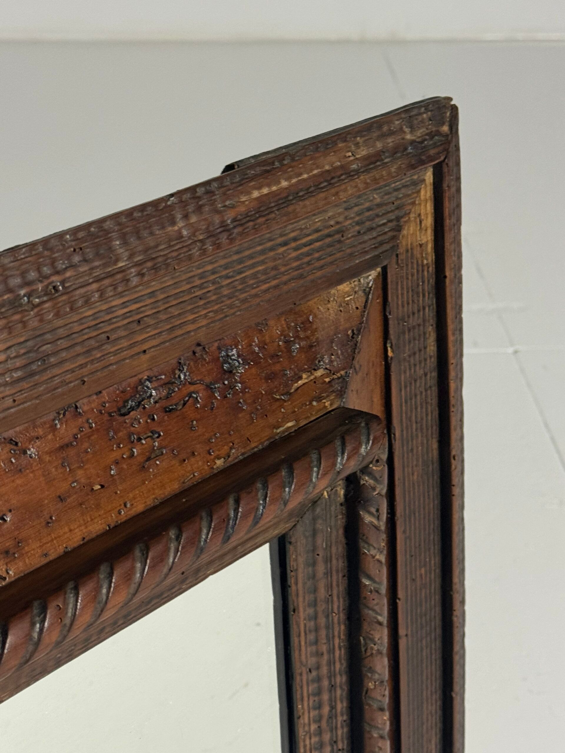 Miroir à cadre ondulé du XVIIIe siècle