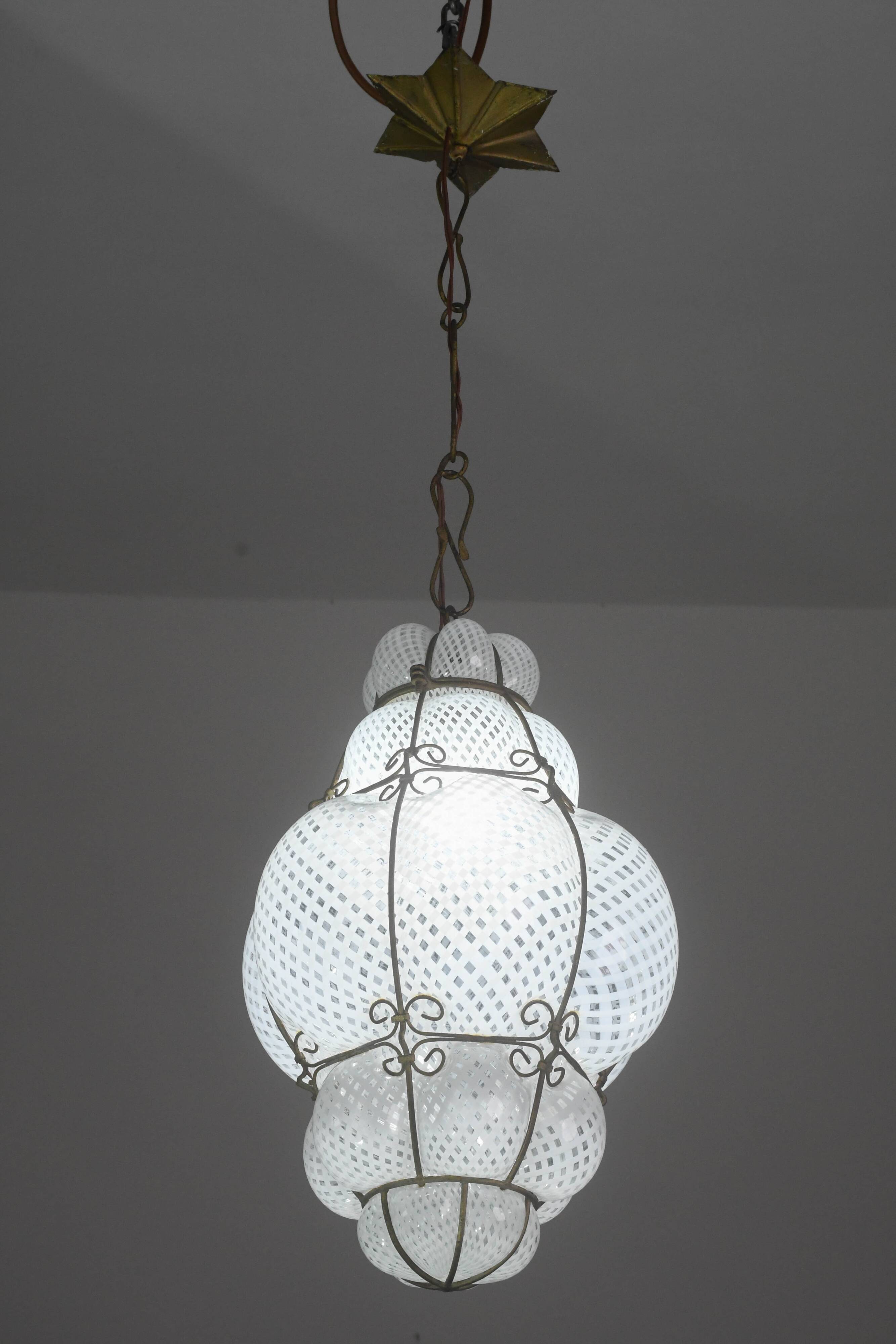 Amazing large Venetian lantern in Murano reticello glass, 1940s