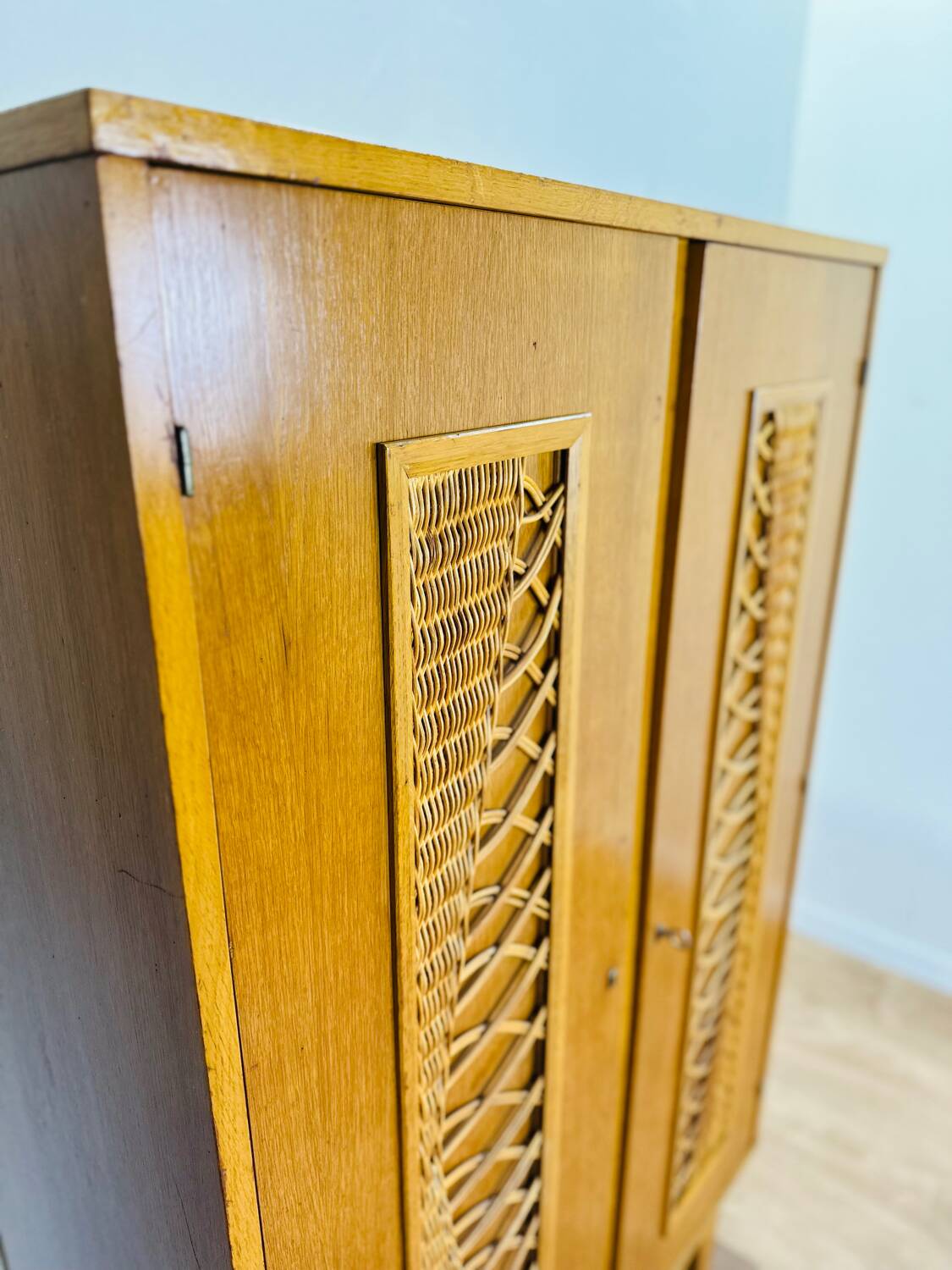 Armoire vintage