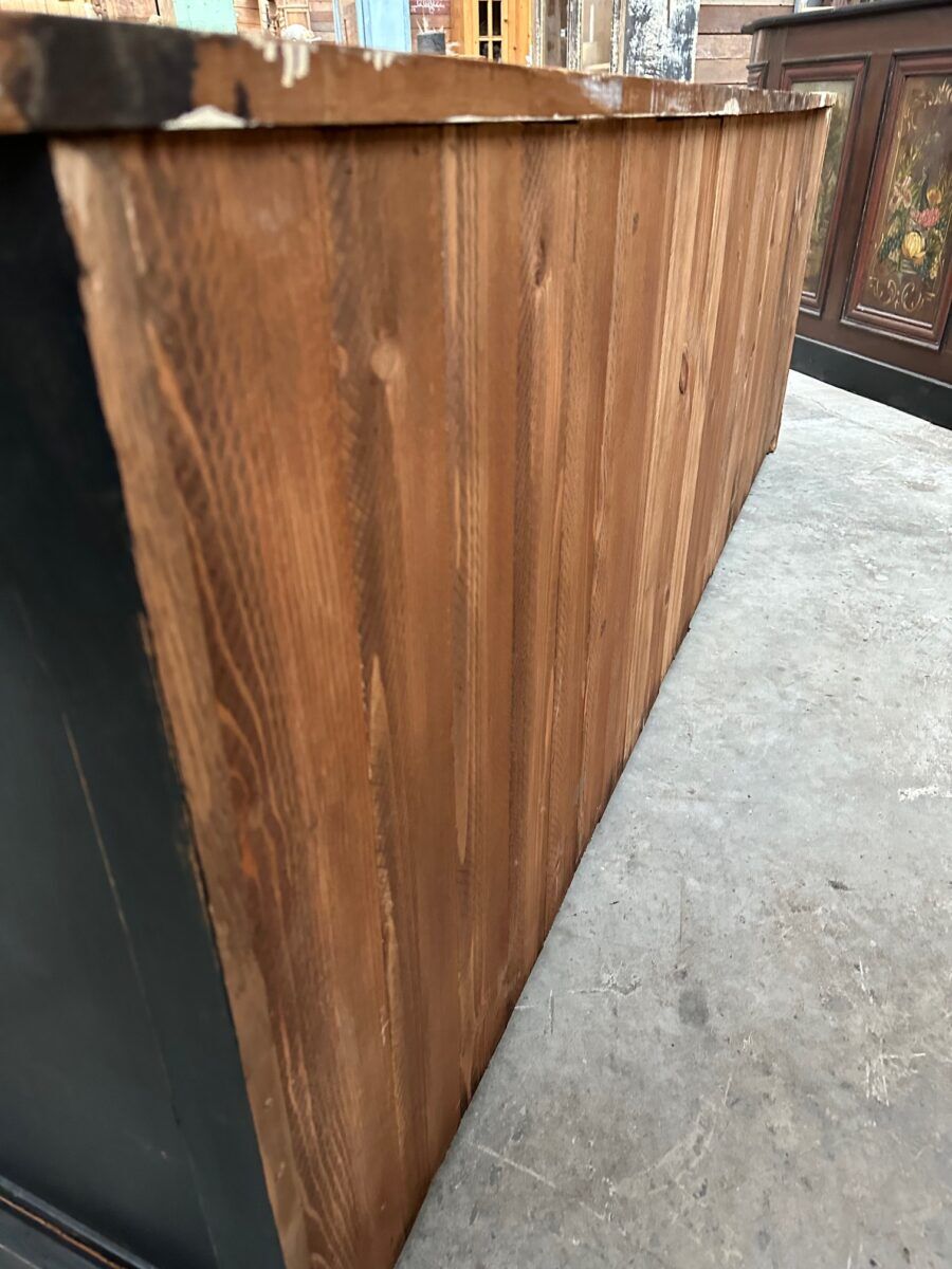 Enfilade with 4 doors from the early 20th century.