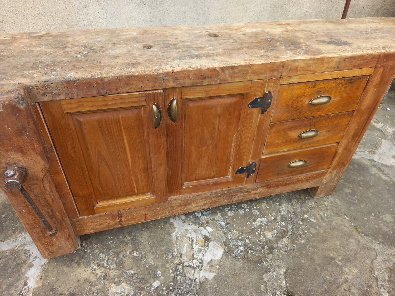 Carpenter's workbench