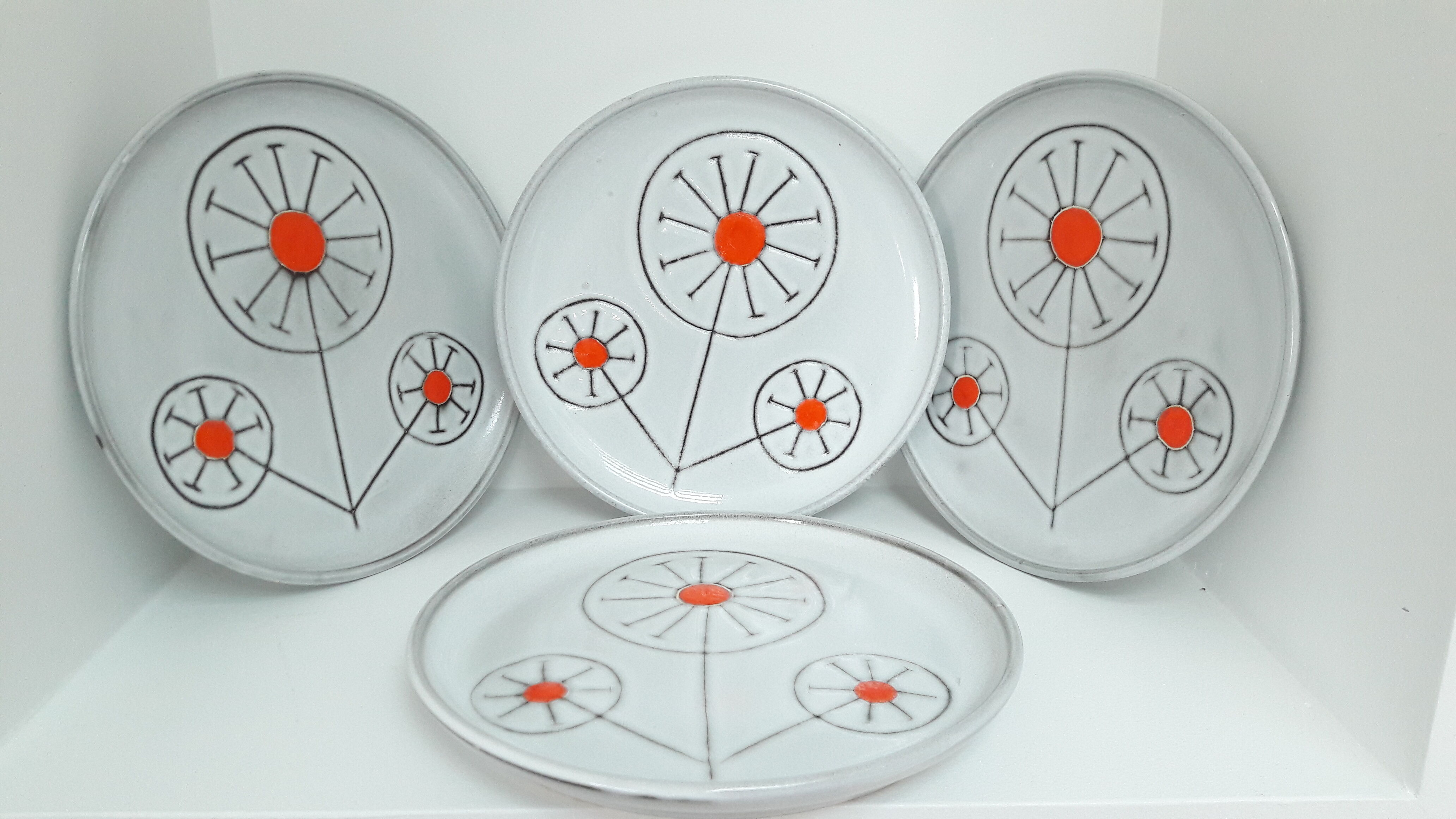 Lot de 8 assiettes en céramique émaillée