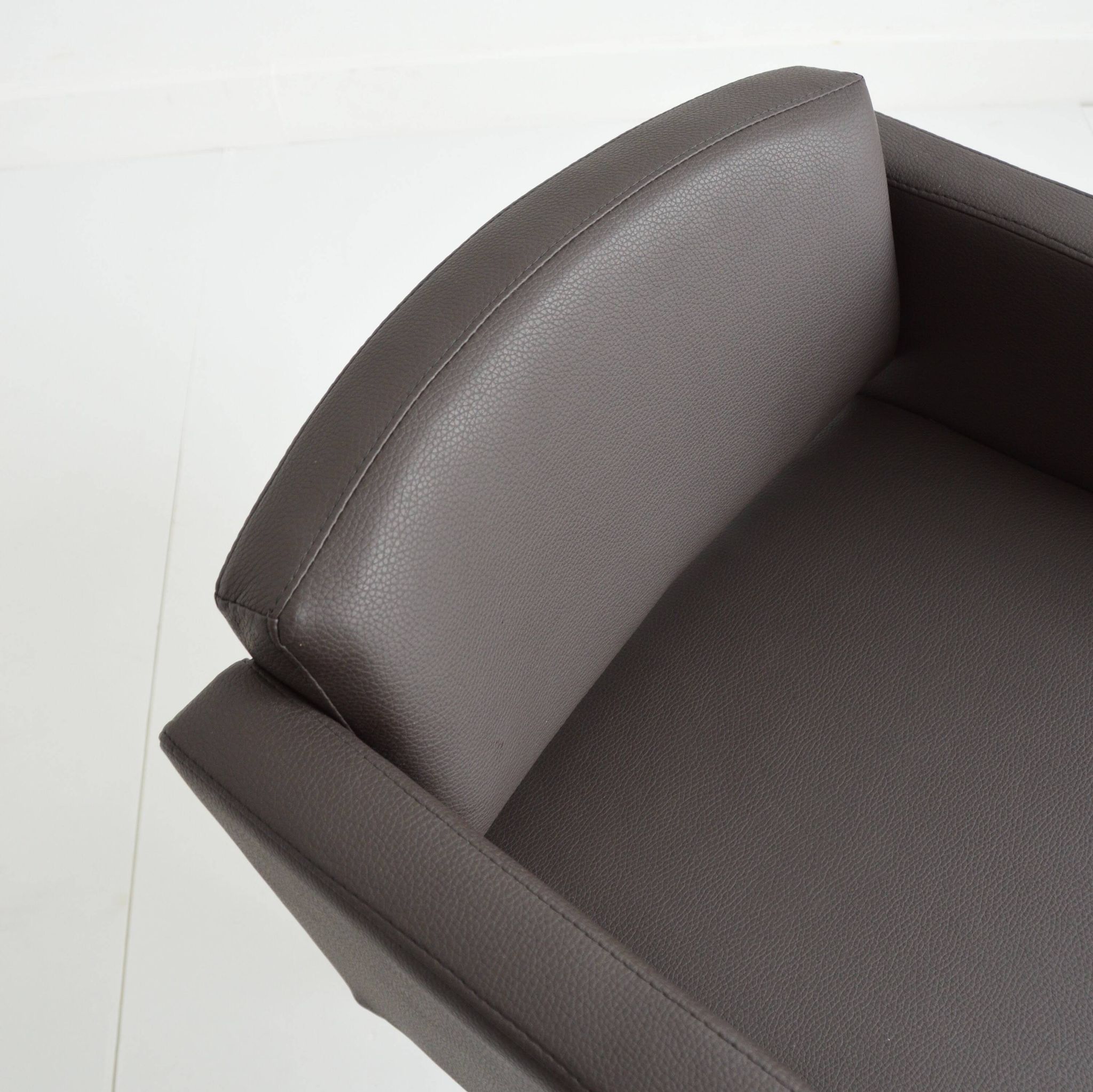 “Conseil” armchair by Pierre Guariche for Meurop 1960s (1 / 2)