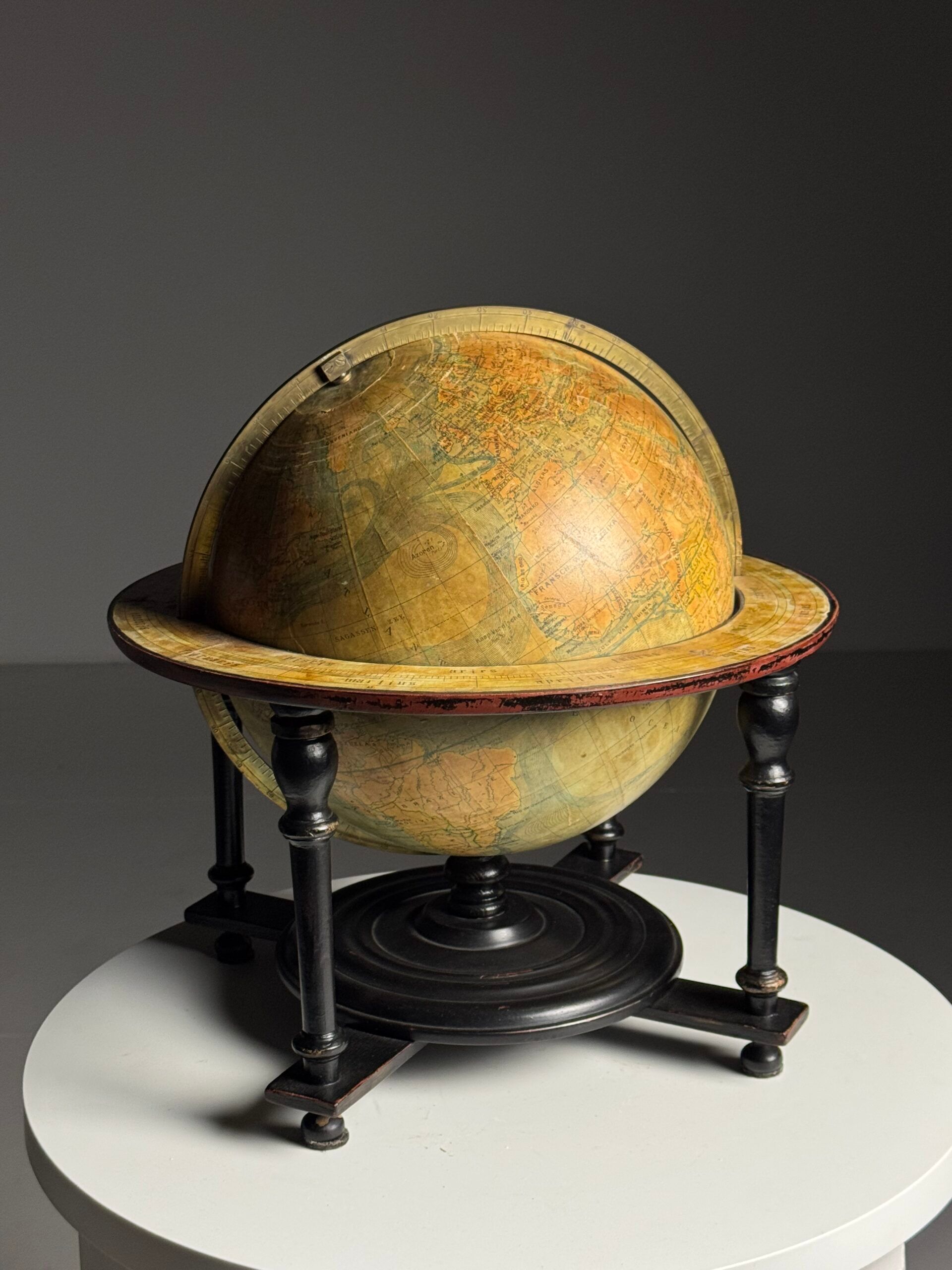 Globe G. Thomas Paris
