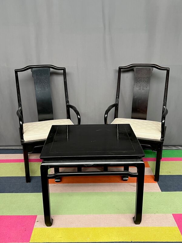 Paire de fauteuils et une table