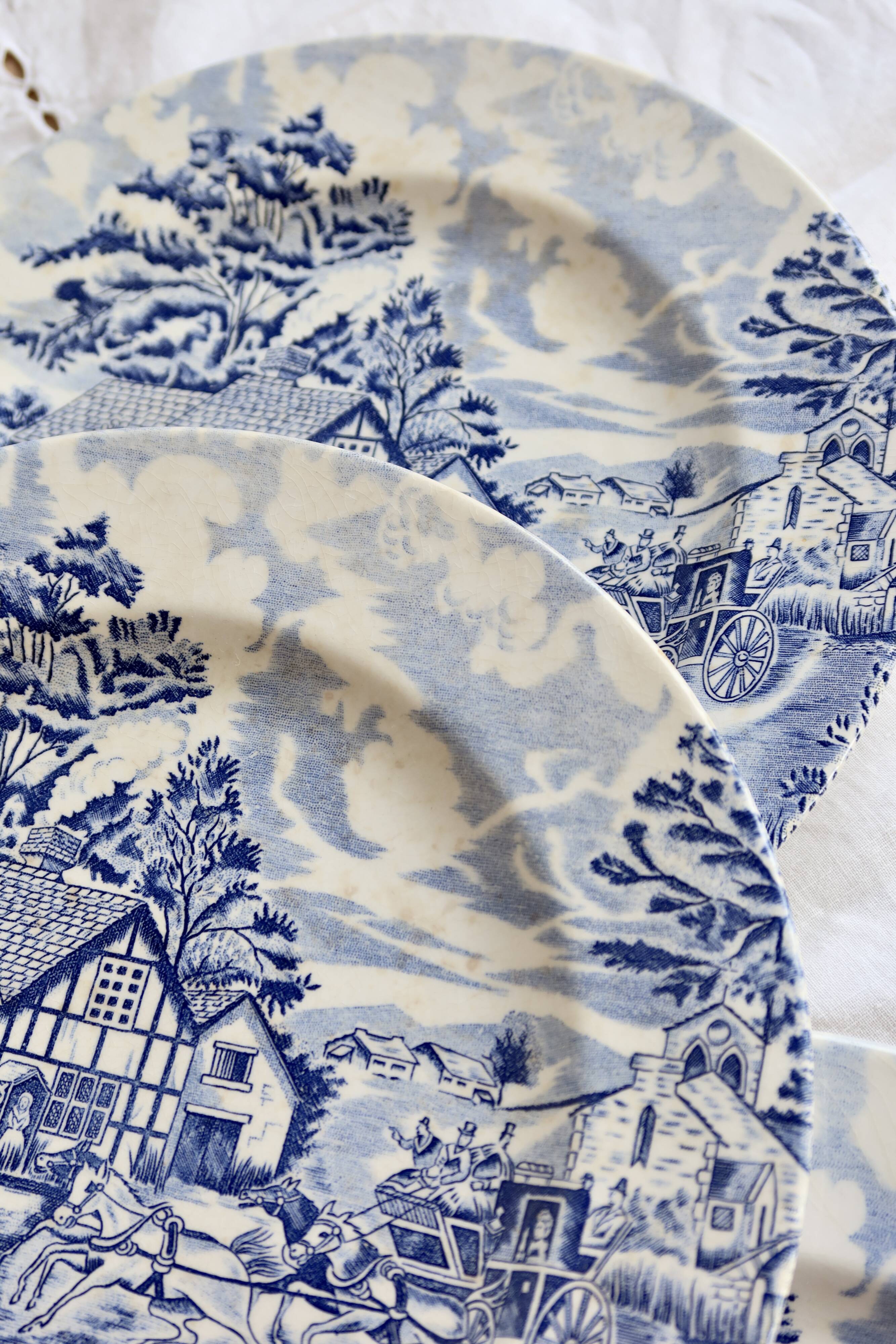 4 vintage blue and white dinner plates – Romantic English countryside decor
