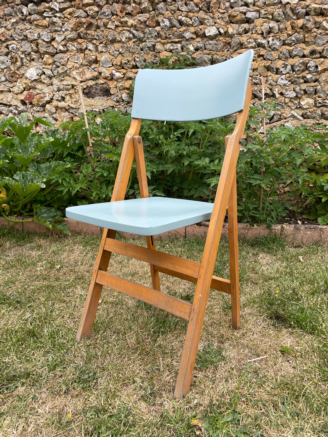 2 folding chairs in vintage beech 1950