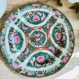 Vintage Chinese porcelain plate - Floral decoration and traditional patterns