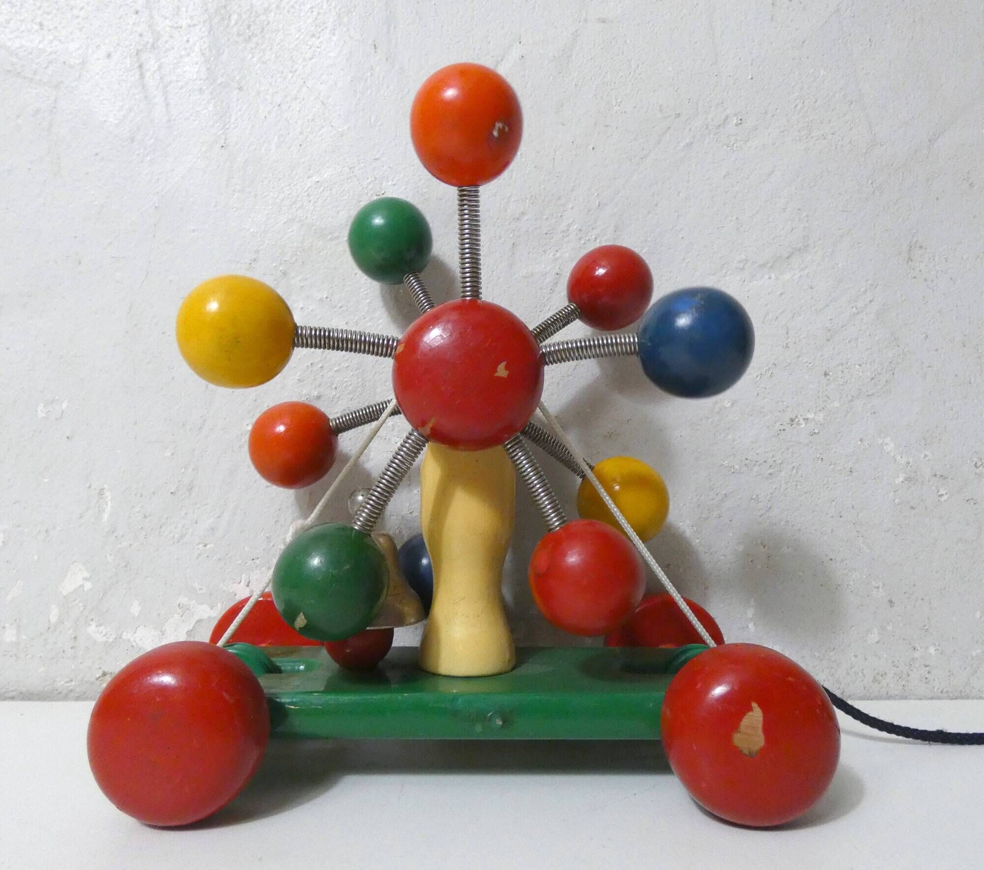 KOUVALIAS vintage wooden pull toy spoutnik multicolour balls