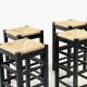 ensemble de quatre tabourets de bar en rotin et bois