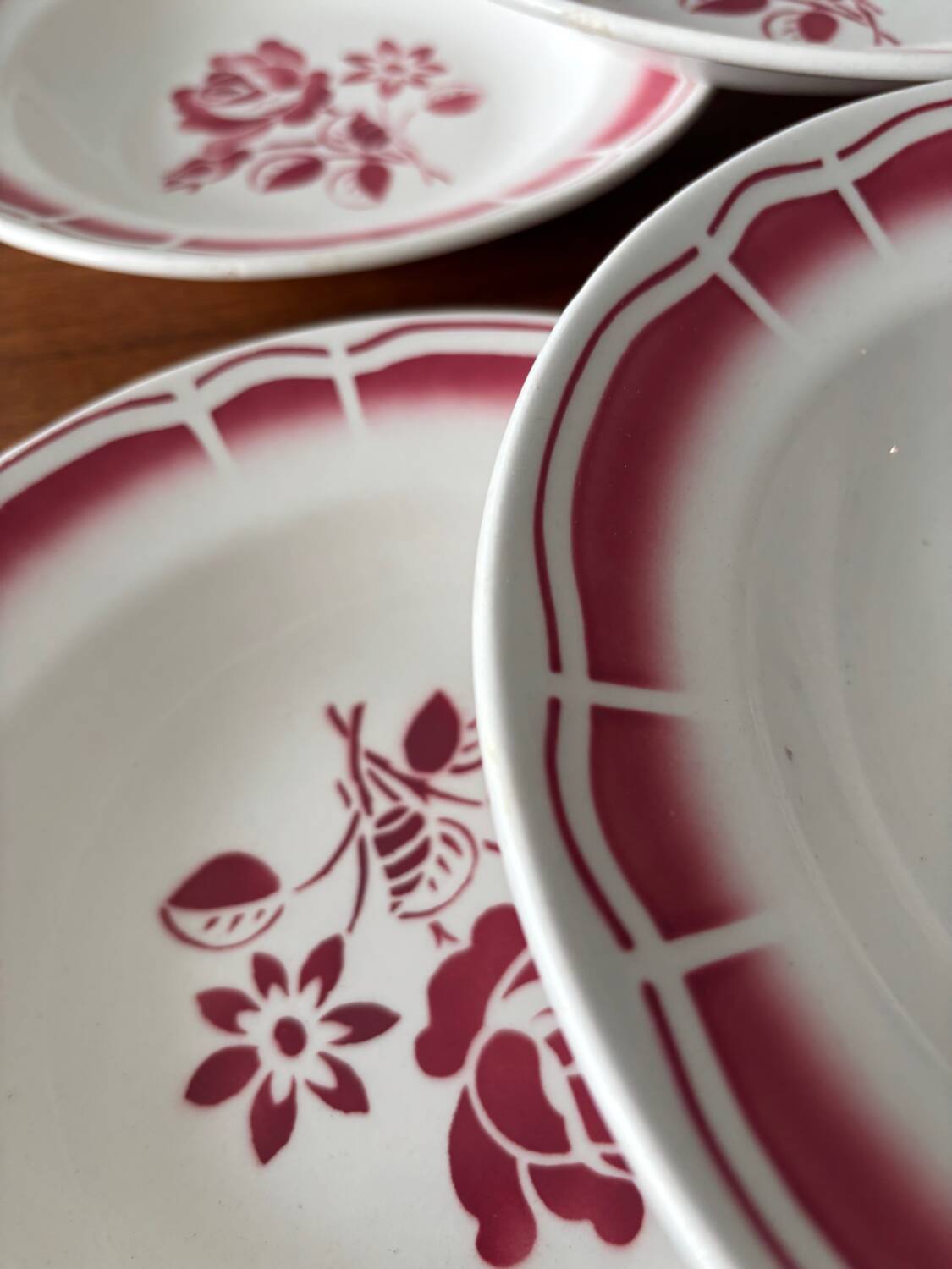 Lot of 4 red deep plates Badonviller – Vintage bistro crockery