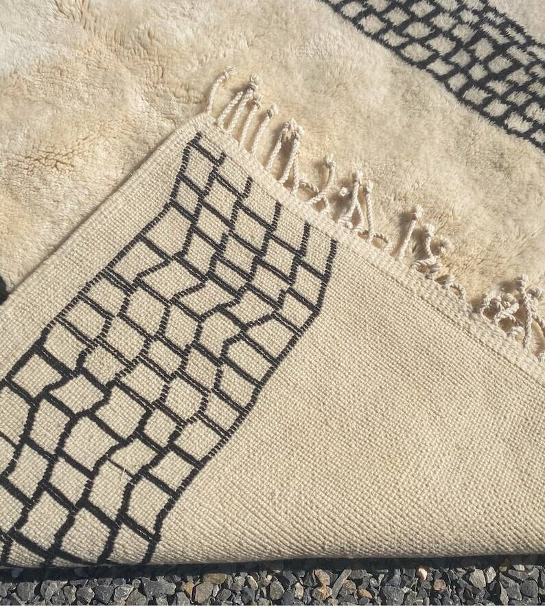 Moroccan Berber rug decorated 250cmx150cm
