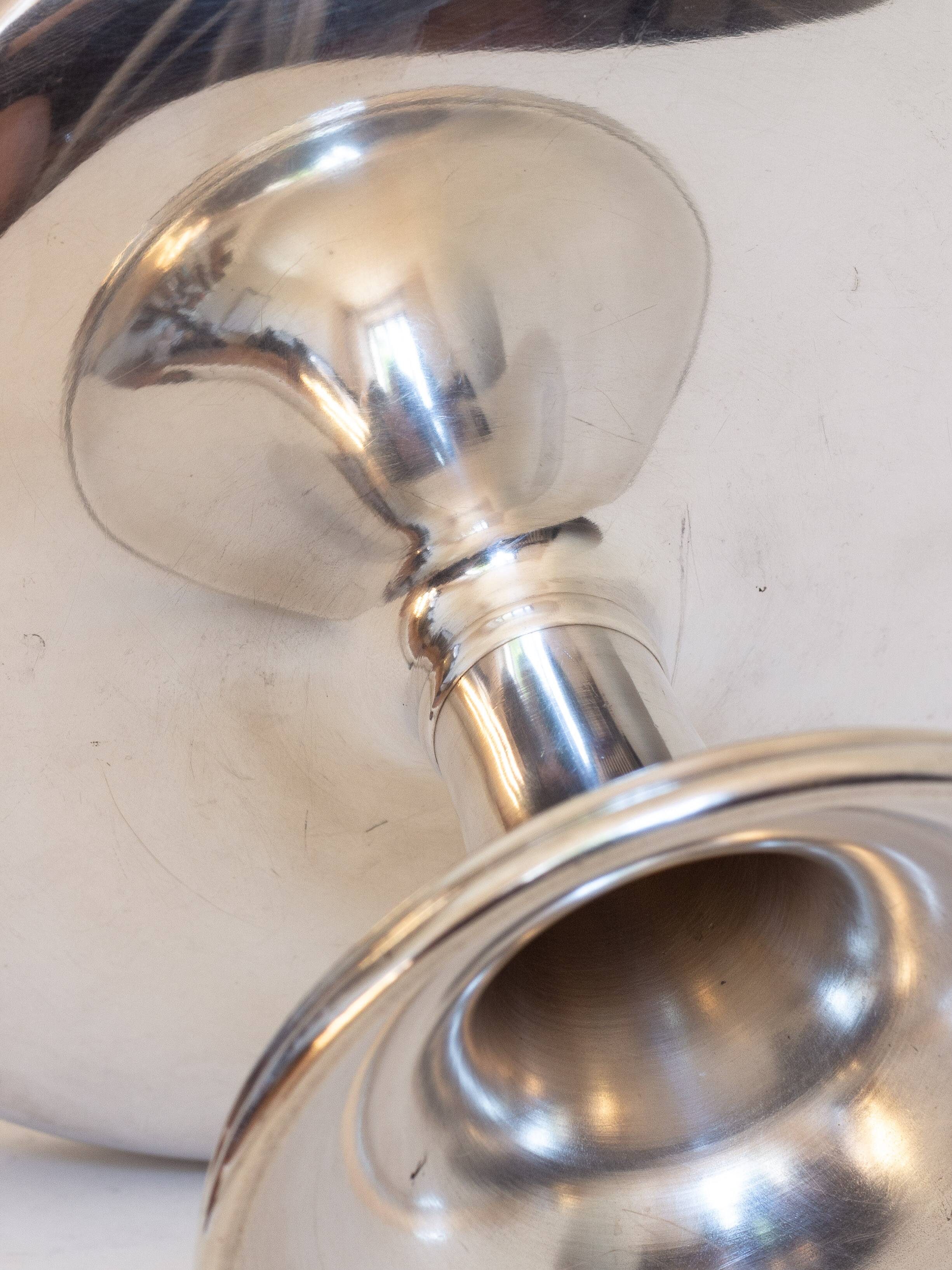 Servant, Cup on foot in white alloy metal, 1st quarter of the 20th century.