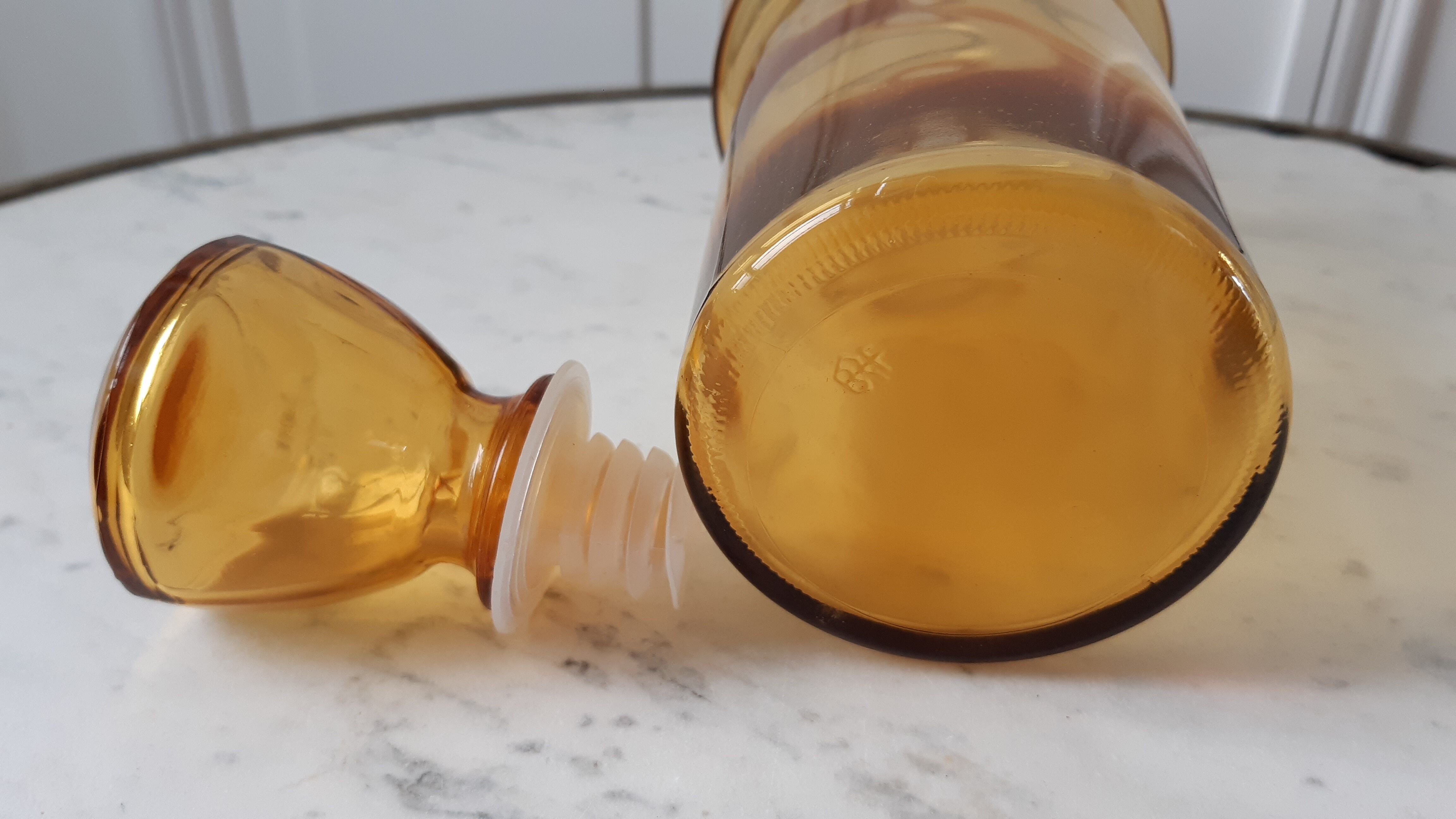 Carafe en verre ambré années 70