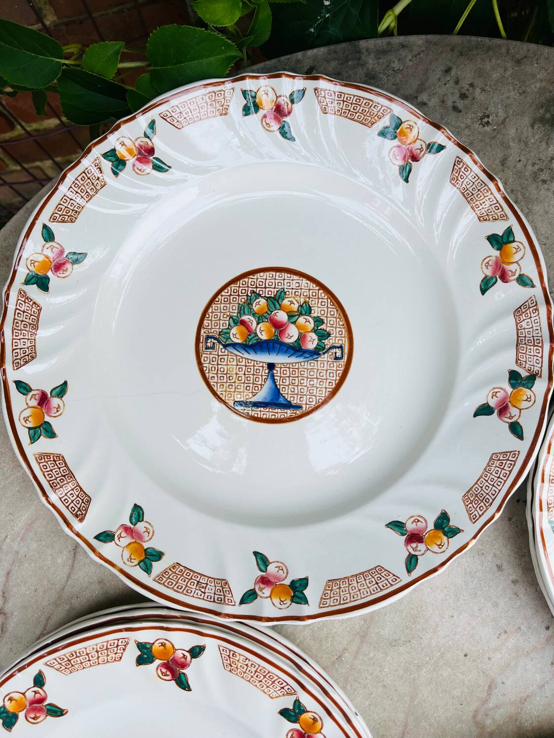 Plat et assiettes art deco, Longwy - décor Maurice