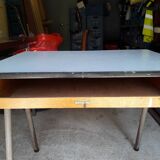 Bureau d'écolier en bois, formica et métal "la toupie"
