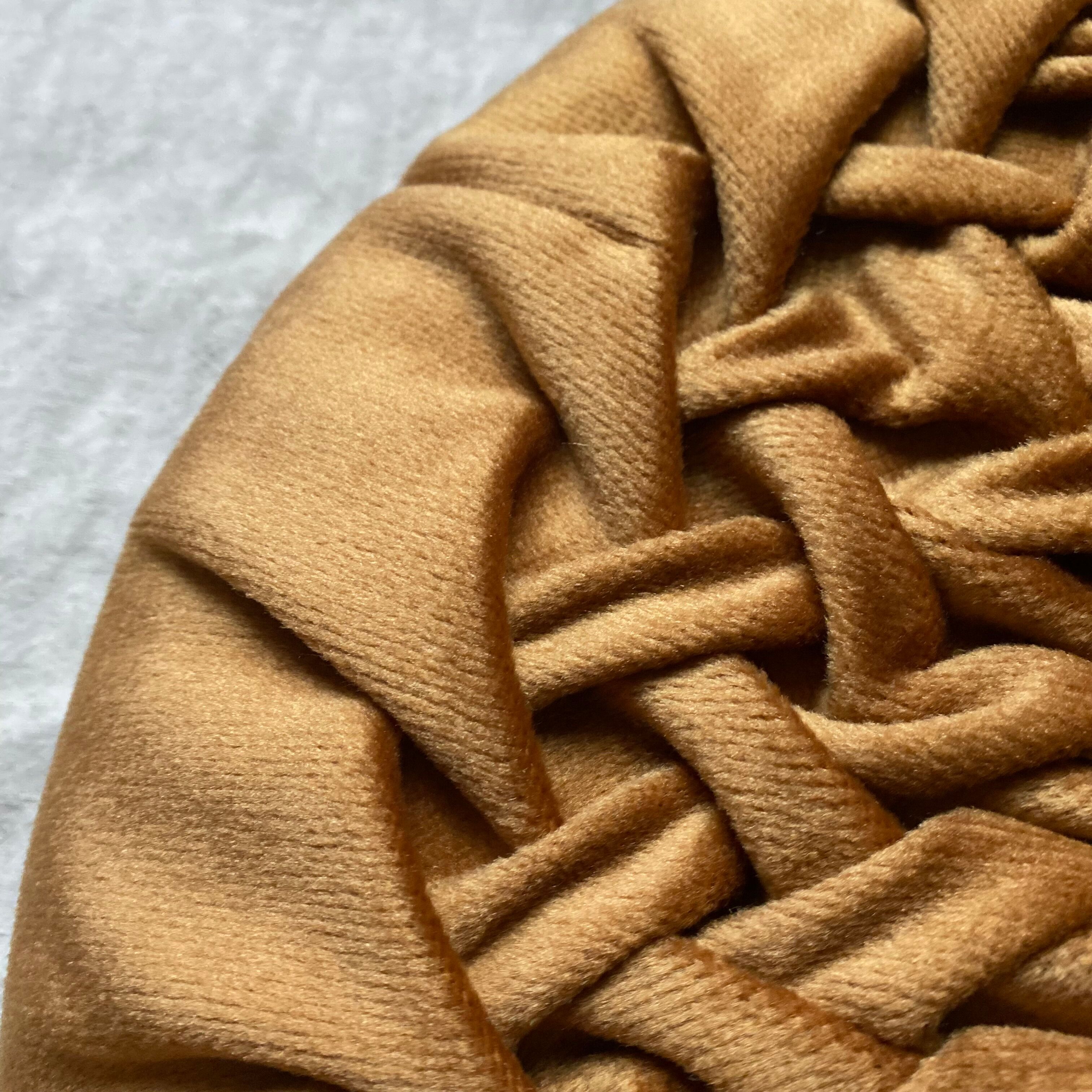 Round vintage cushion in pleated velvet