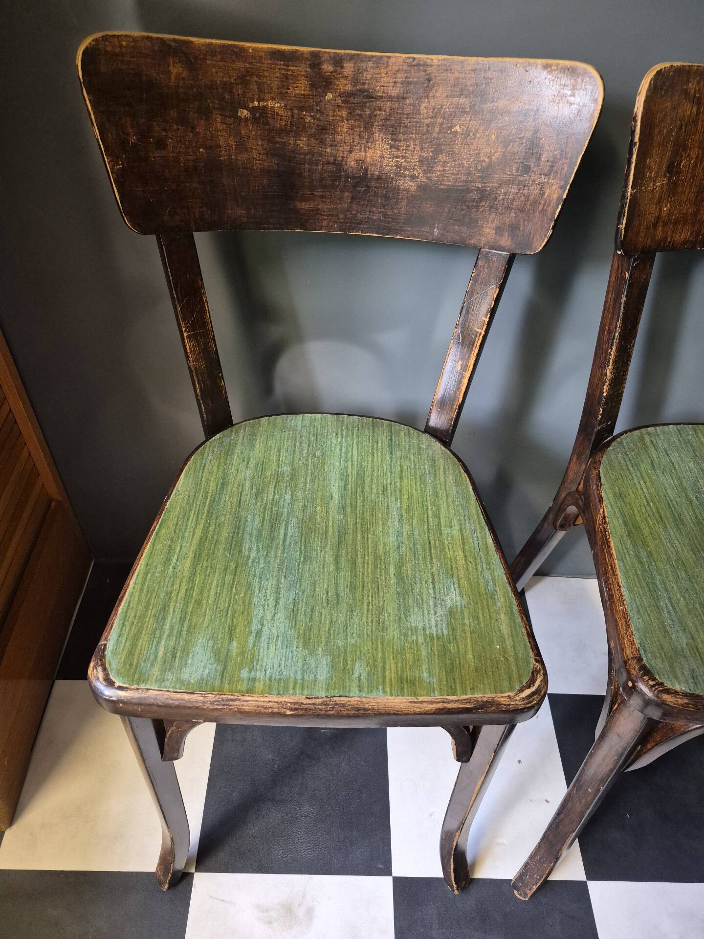 Suite de 4 anciennes chaises Bistrot Baumann Vintage Année 50