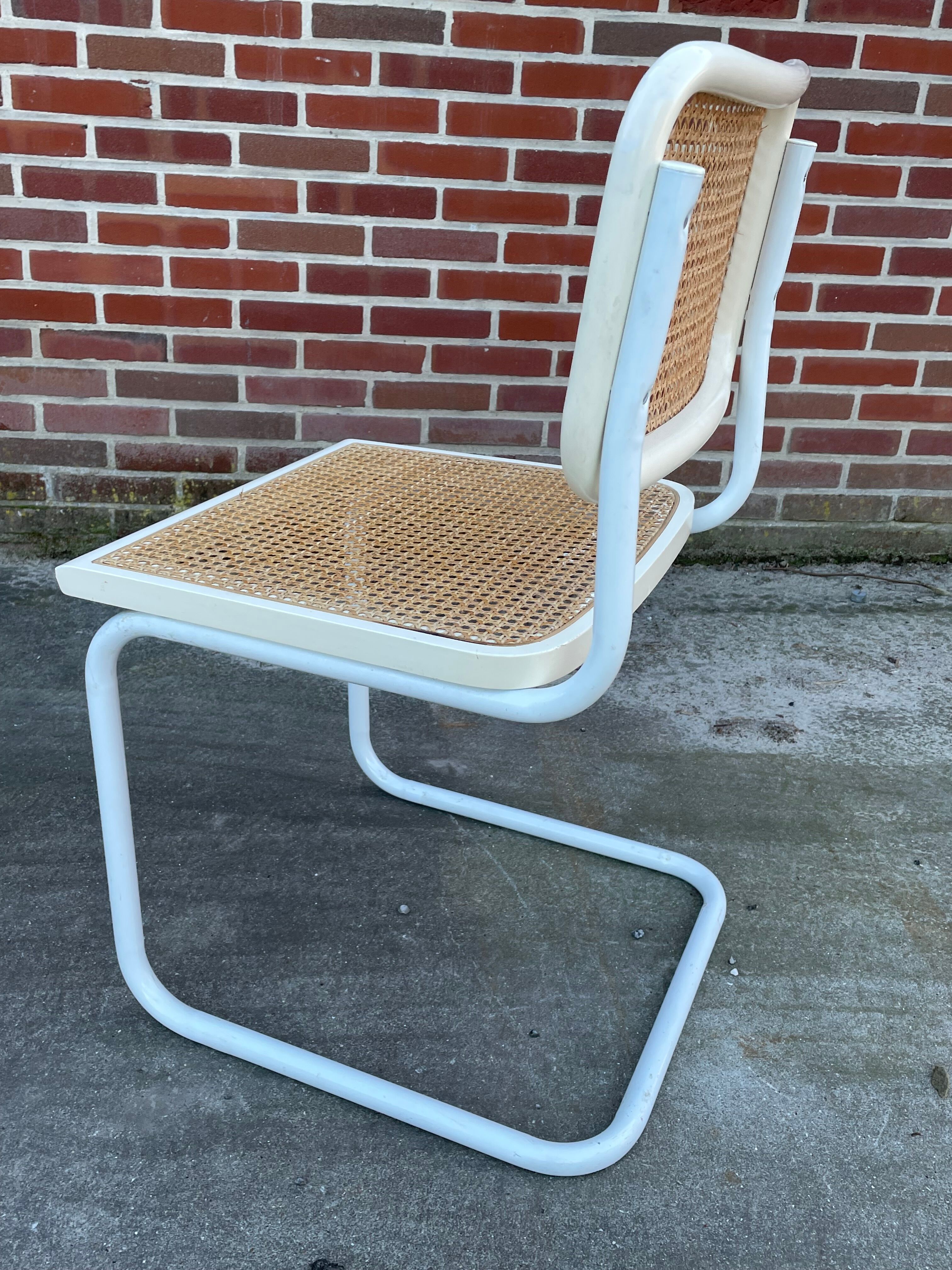 Set of 4 Cesca b32 model chairs in white