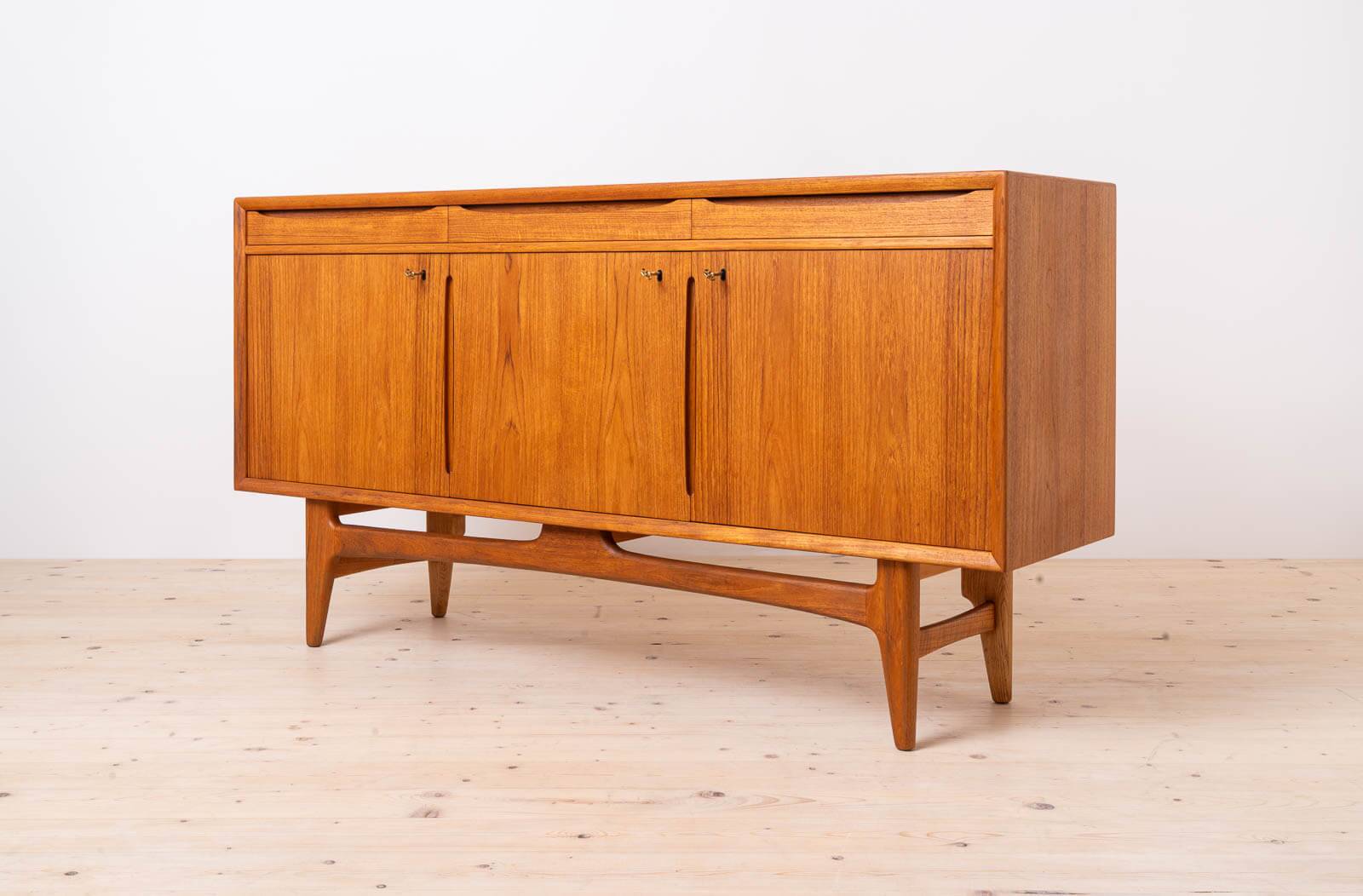 Teak buffet Bruksbo, timeless and modern Scandinavian design from the mid-century.