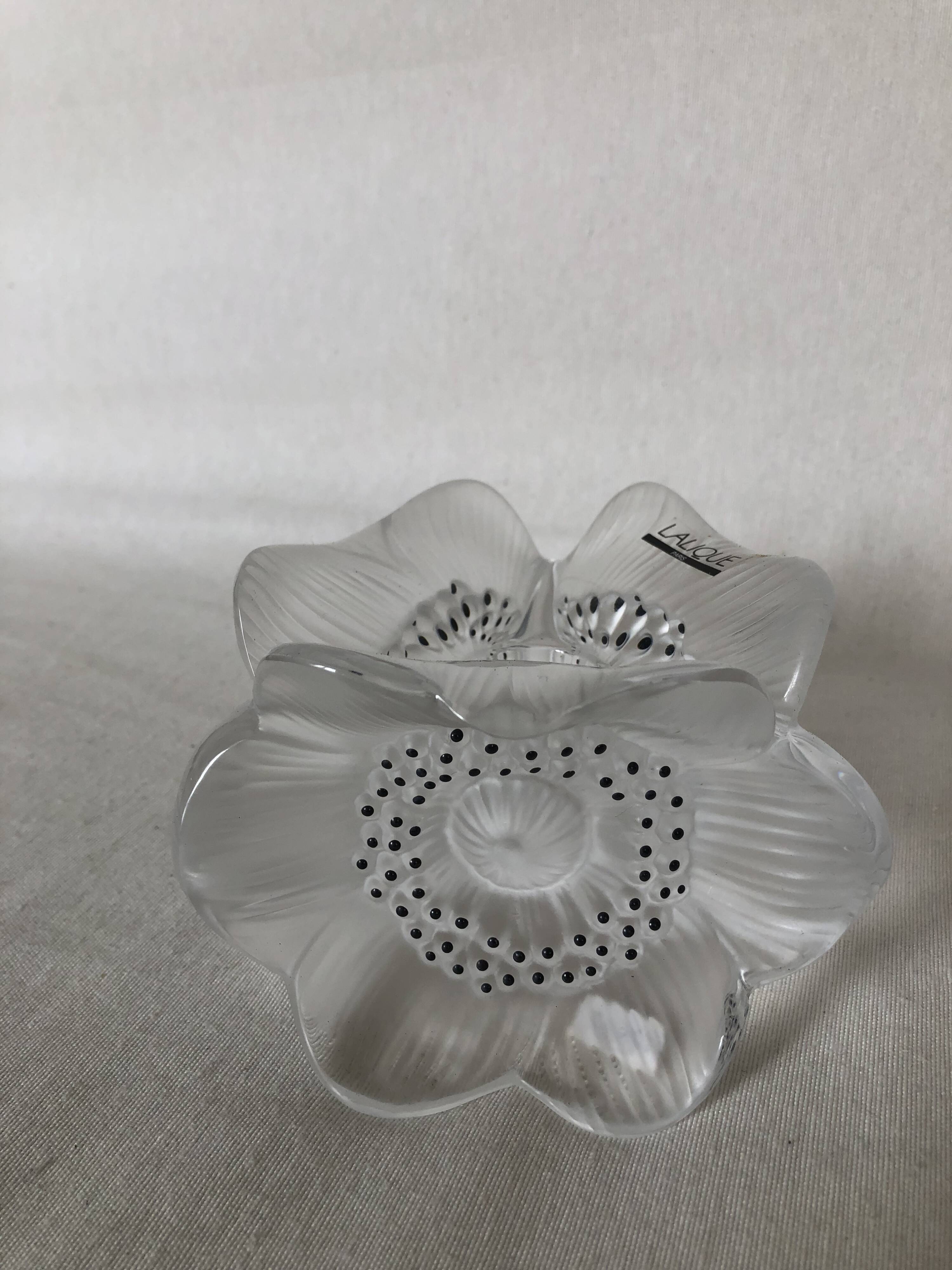 Crystal candlestick LALIQUE, three anemone flowers