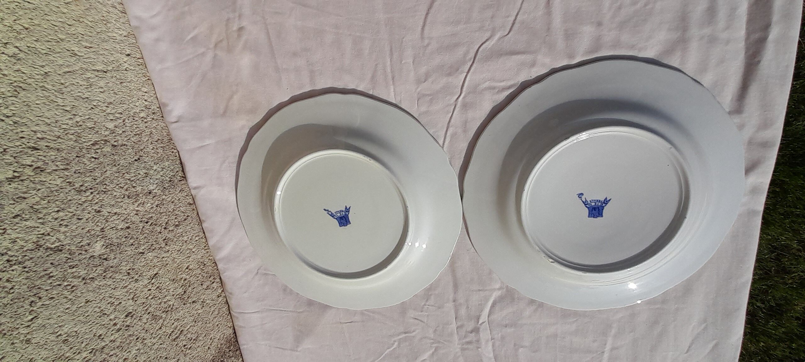 2 flat plates in Gien earthenware model rooster and peonies year 1940