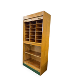 Armoire d'archives vintage en bois / armoire à rideaux / armoire à compartiments