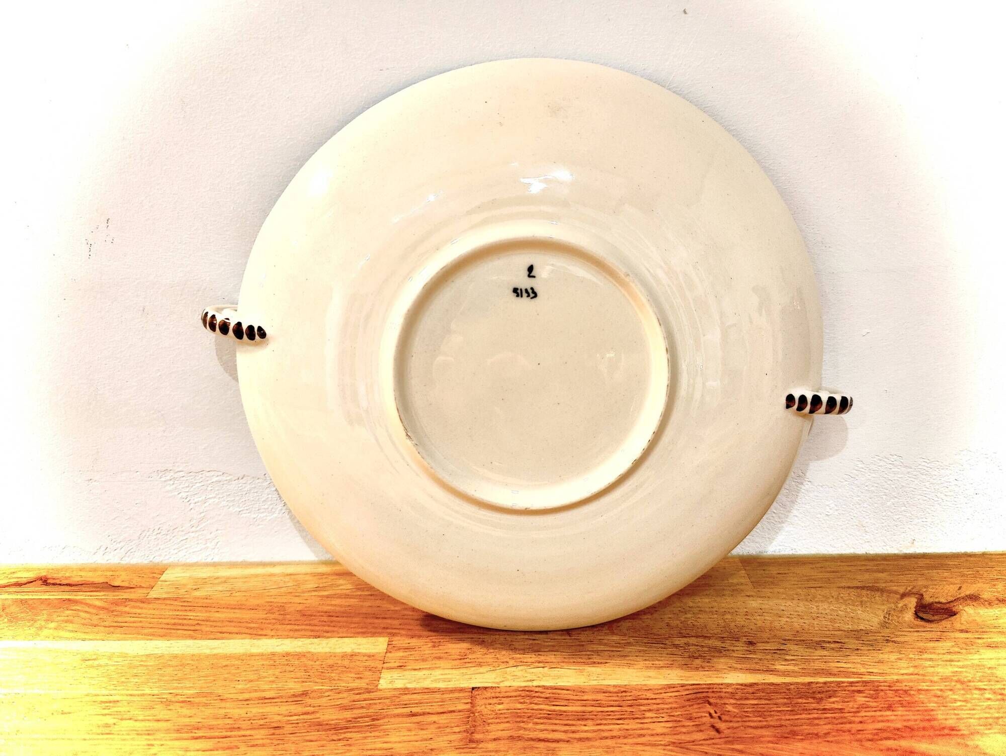 Decorative plate in earthenware