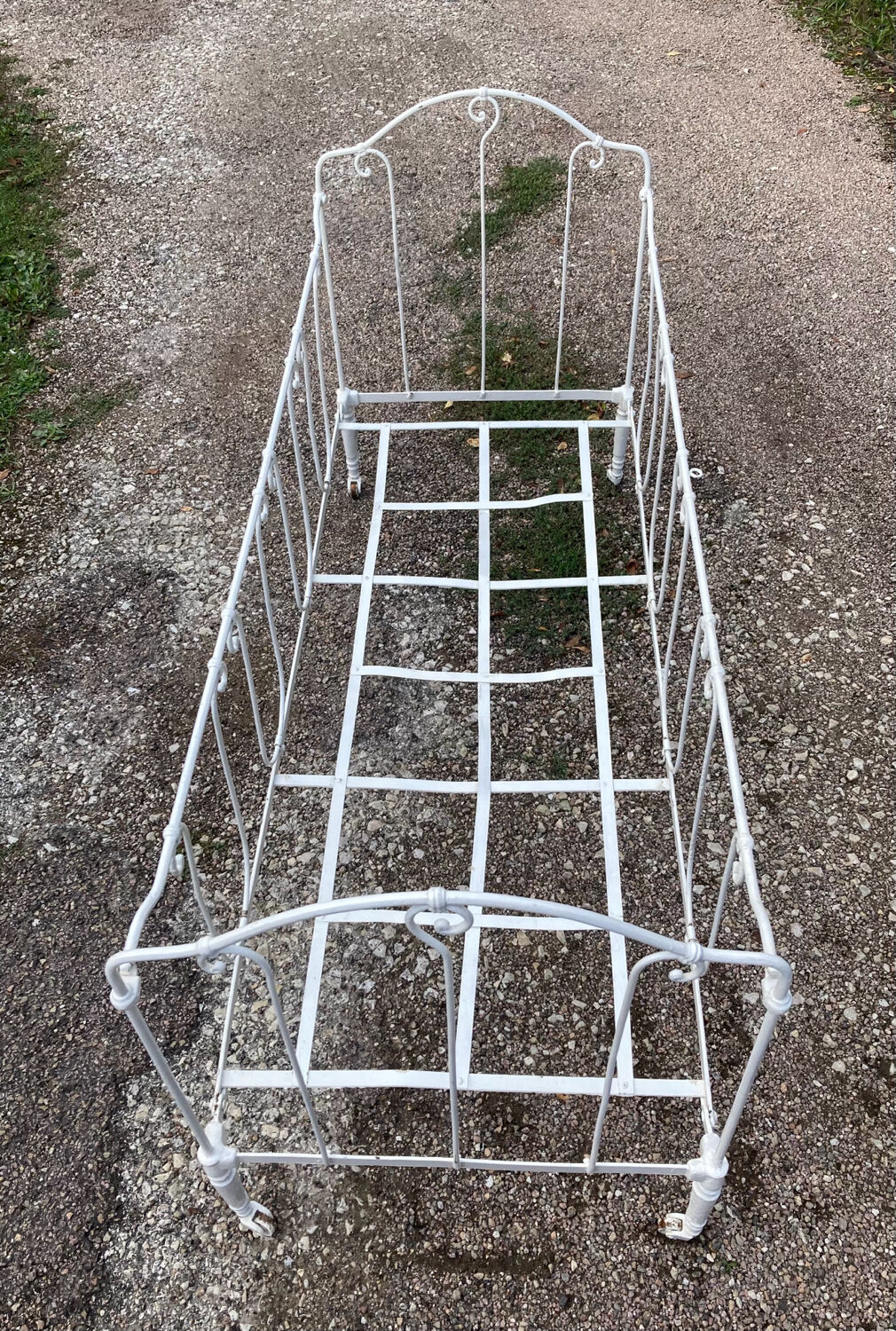 19th century wrought iron baby bed convertible into a bench + wool mattress