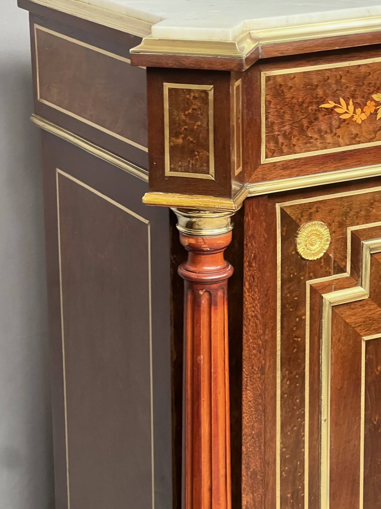 Elegant Napoleon III style commode. Marquetry in precious wood. Gilded bronze, marble top.