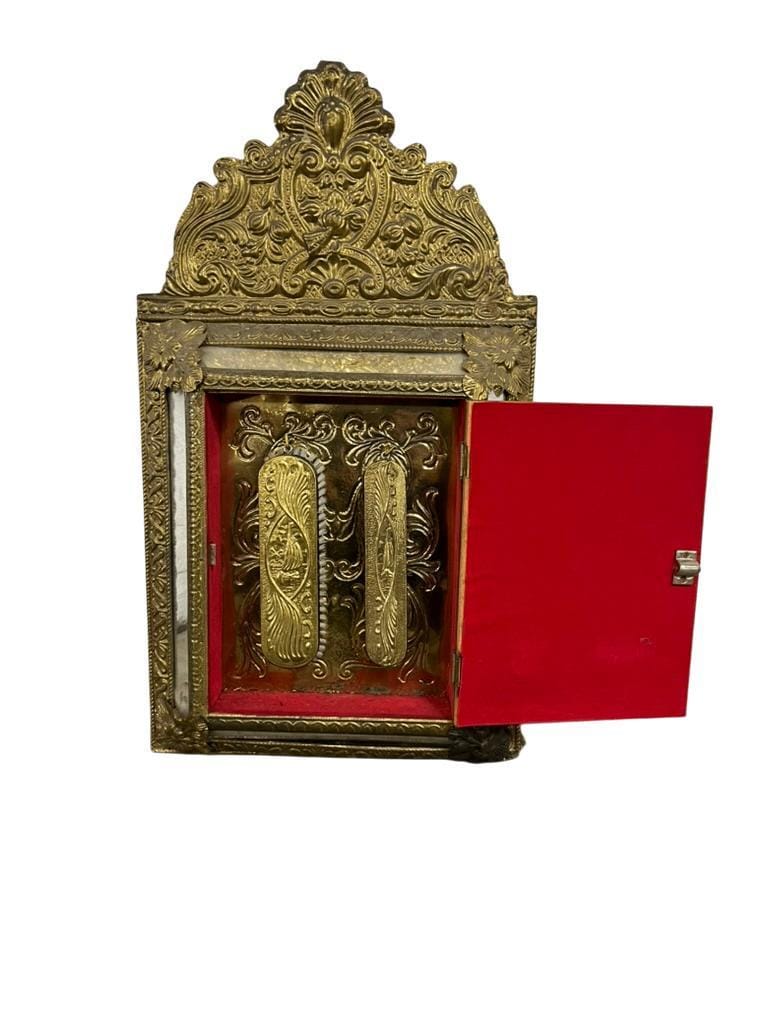 Wall cabinet / vintage mirror in gilded brass