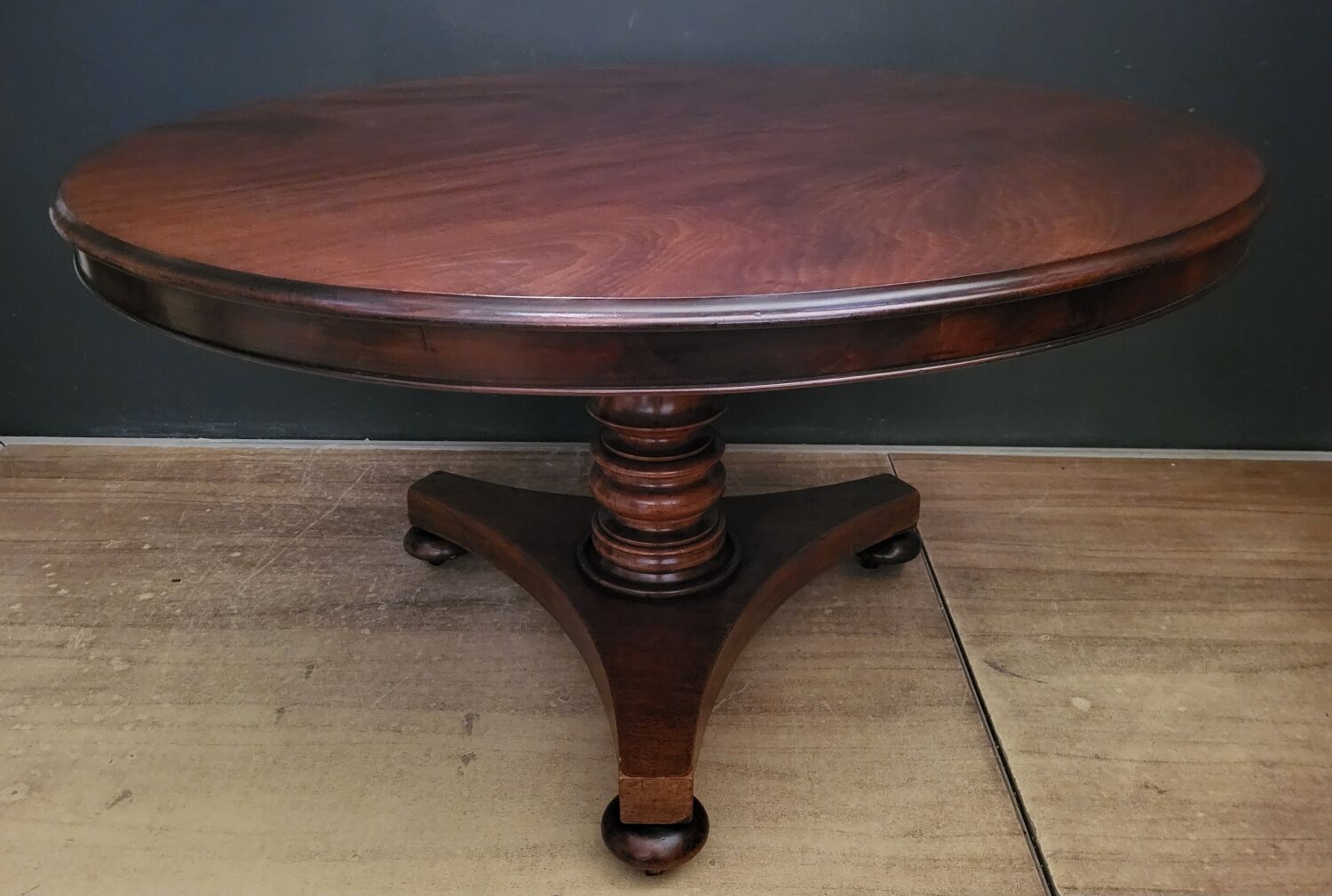Round table Louis Philippe style in solid wood