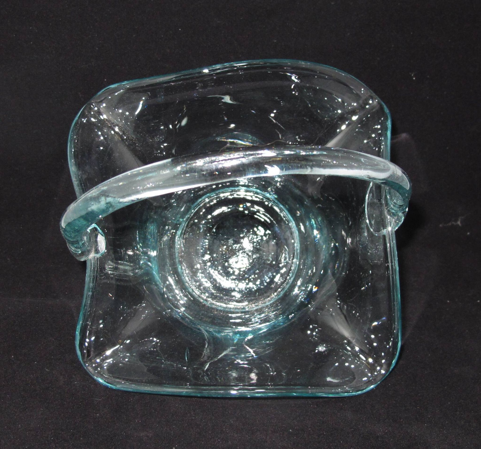 Corbeille en verre forme panier