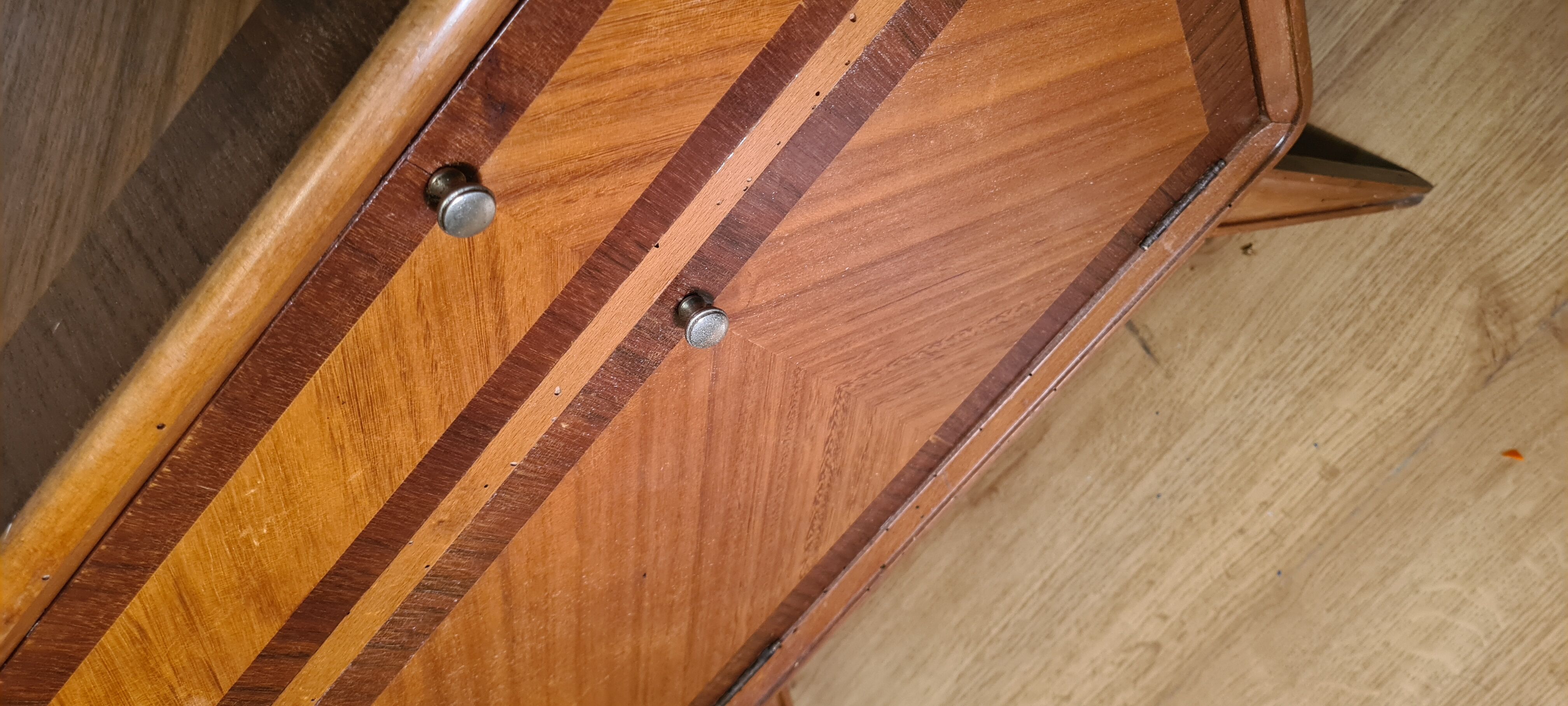 Table de chevet en marqueterie