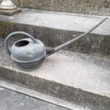 Long-billed zinc watering can
